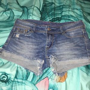 Taylor style Delia’s short shorts